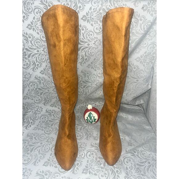 NWT SO® Bavitaa Brown Faux Suede Knee-High Boots Size 8.5 - Structured Fit! - Picture 3 of 4